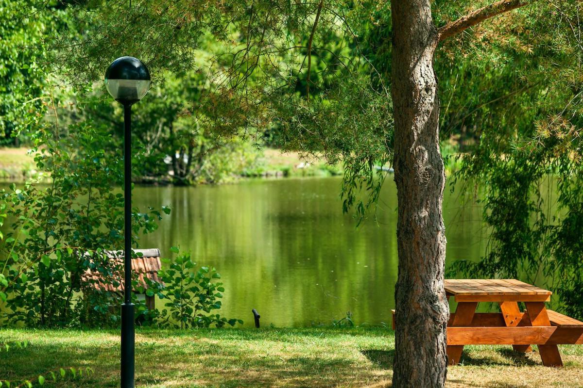 Les Etangs Du Moulin D'Harcy Hotel Lonny ภายนอก รูปภาพ
